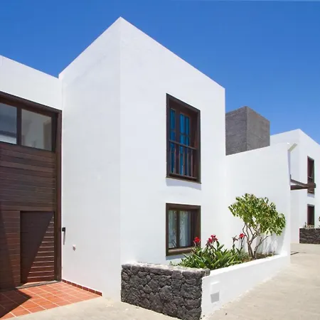 Julianne 2 Puerto del Carmen (Lanzarote)