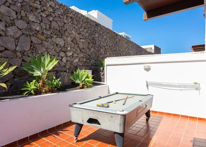 Julianne 2 Puerto del Carmen (Lanzarote)